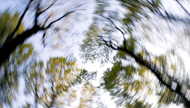 6 sposobów na odwrócenie zawrotów głowy, bólów głowy i dzwonienia w uszach
